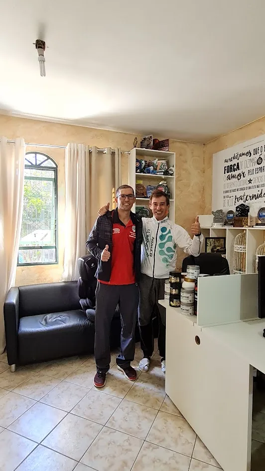 Alex em encontro com profissional ligado ao atletismo