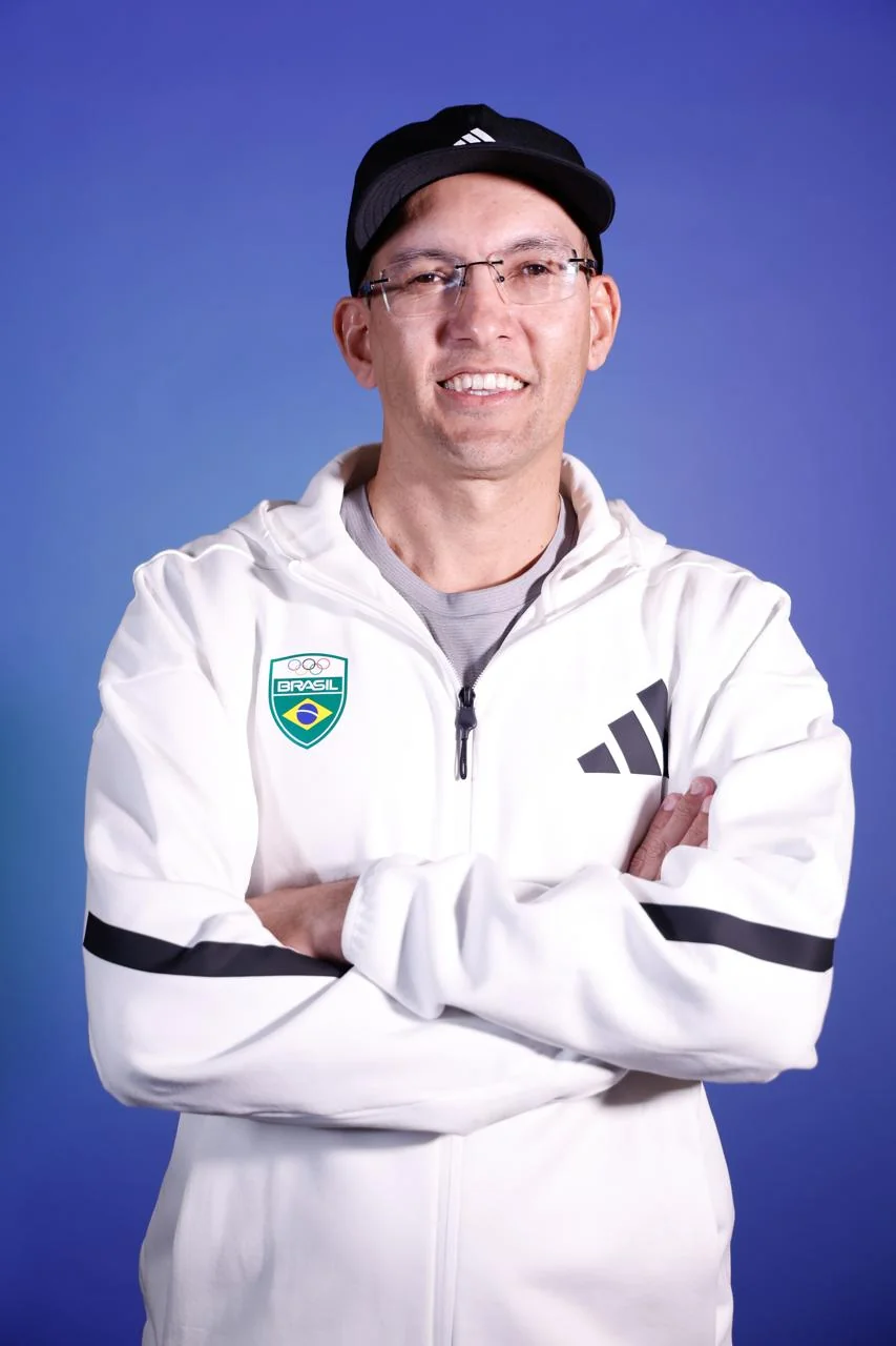 Retrato de Alex Lopes com uniforme da Seleção Brasileira